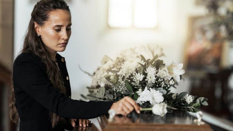 57 After Funeral Thank You Note Messages
